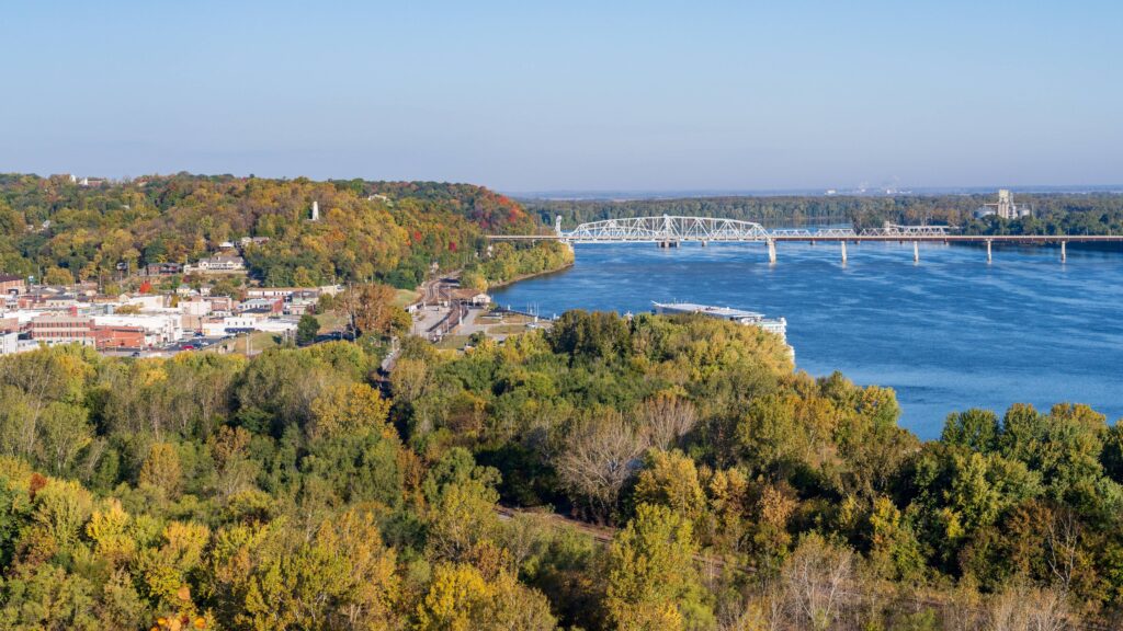 Aerial view of Hannibal, Missouri along the Mississippi River.